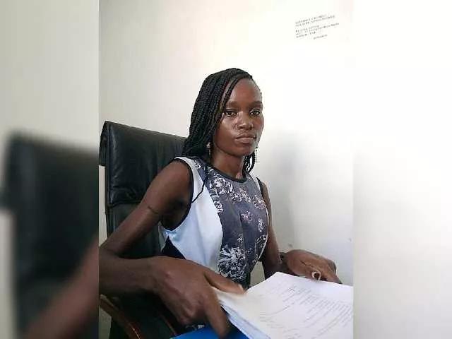 Offline sexy-dee on BongaCams