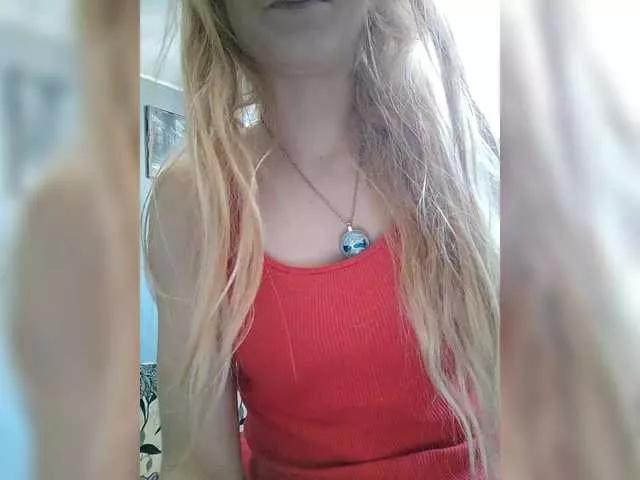 Freechat SexyBlondMia on BongaCams