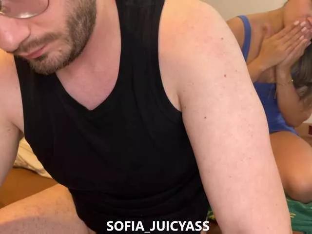 Offline SofiaJuicyAss on BongaCams