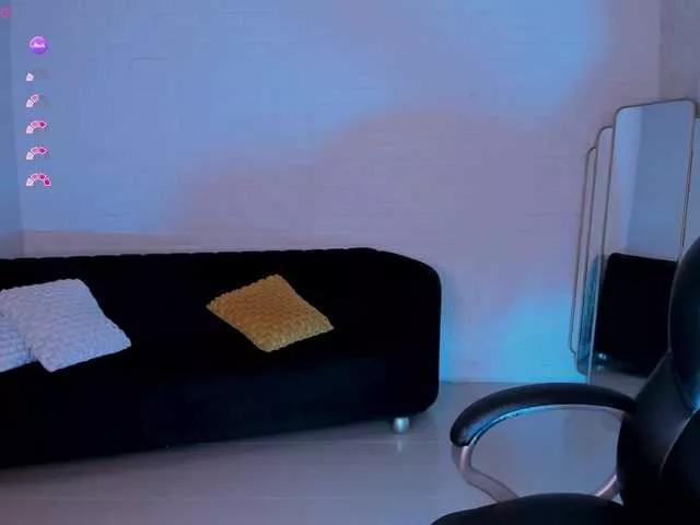 Offline TaraLawrence on BongaCams