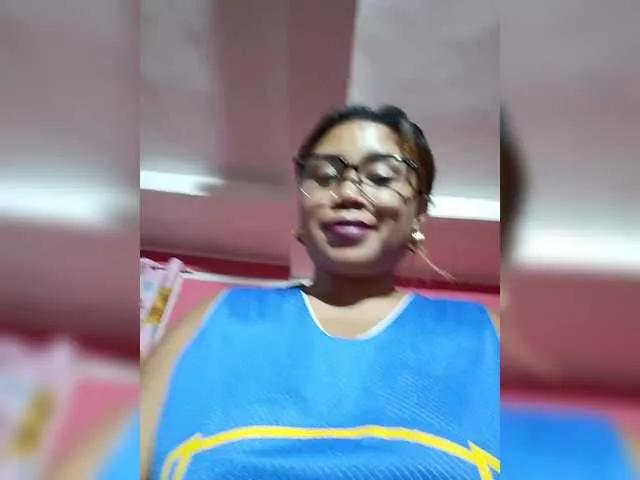 BongaCams Vanylliah is Freechat Vanylliah — Mmm faire mouiller ma chatte en caressant mon clito