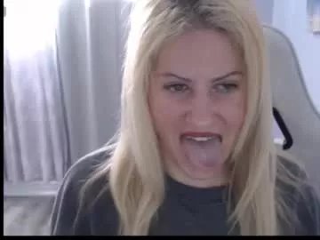 Freechat bellastar84 on Chaturbate