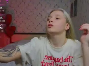 berry_assortment — GOAL: naked kiss [123 tokens remaining] HOTTEST OIL SHOW WITH TWO SEXY GIRLS #blonde #skinny #bigass #lesbian #teen