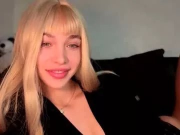 Freechat cutieeeeva on Chaturbate