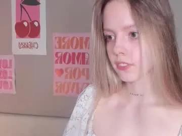 denaebeste — Hi ! I am beginner model here ! Let's just fun GOAL: hand bra + get wetter #new #shy #skinny #18 [484 tokens remaining]