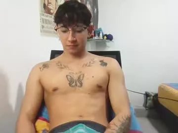 Freechat dillom420 on Chaturbate