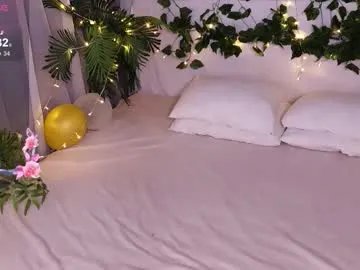 Freechat elfamirielle on Chaturbate