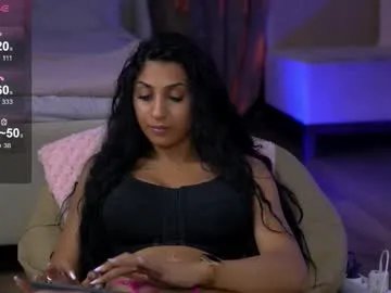 Freechat emahallee on Chaturbate