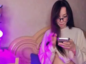 Freechat emillycutemurr_ on Chaturbate