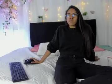 heidi_feuer — GOAL: Great Vibe   [914 tokens remaining] Welcome to my room! #german #sexydance #talk #nonude #beautiful