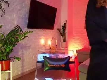 Away i_n_d_i_c_a on Chaturbate