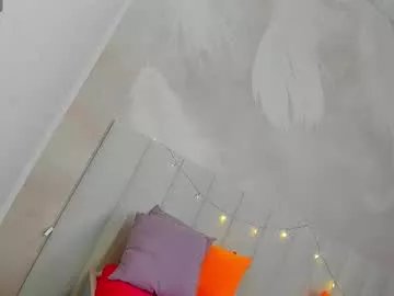 Freechat kiramagnolia on Chaturbate