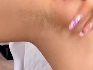 Freechat lia_queen610 on Chaturbate