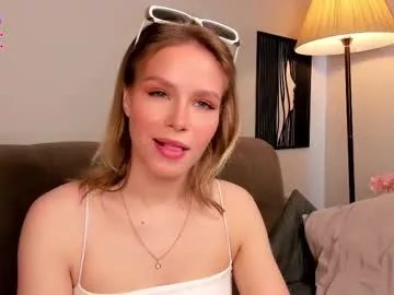 Freechat lipswithsweetonthem on Chaturbate
