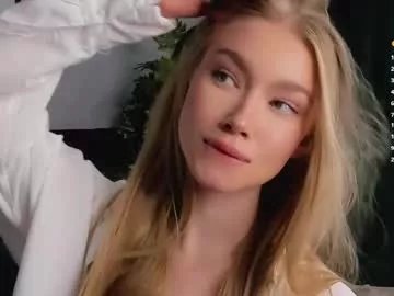 Freechat lipswithsweetonthem on Chaturbate