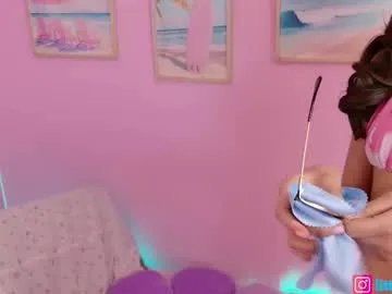 Freechat little_effy18_ on Chaturbate
