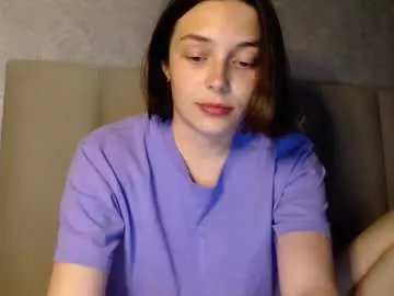 Freechat little_mia__ on Chaturbate
