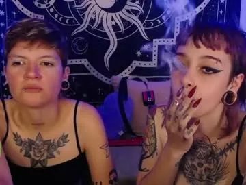Freechat lovelockedlips on Chaturbate