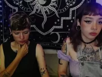 Freechat lovelockedlips on Chaturbate