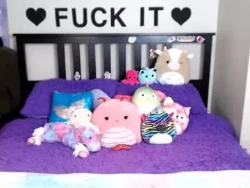 Freechat mackenziewolfe on Chaturbate