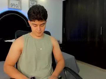 Freechat maxxicruz on Chaturbate