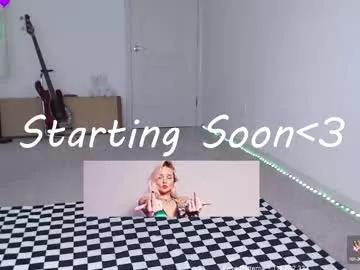 Freechat petitebrat on Chaturbate