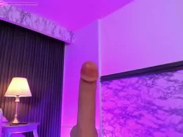 Freechat prettybullet on Chaturbate