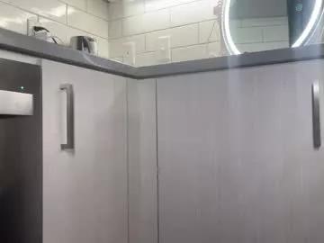 Freechat saraloverays on Chaturbate