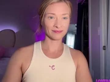 Freechat saraloverays on Chaturbate
