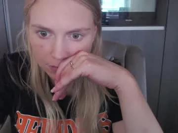 Freechat siswet19 on Chaturbate