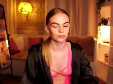 Freechat snowbarbieee on Chaturbate