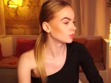 Freechat snowbarbieee on Chaturbate