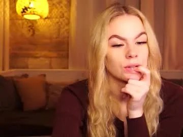 Freechat snowbarbieee on Chaturbate