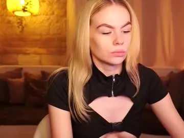 Freechat snowbarbieee on Chaturbate