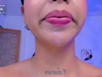 Freechat sophierooy on Chaturbate