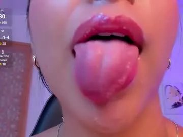 Freechat sophierooy on Chaturbate