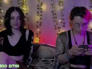 Freechat trickykitsune on Chaturbate