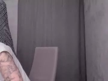 Freechat why_again_me on Chaturbate