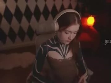 Freechat ynnenbrynn on Chaturbate