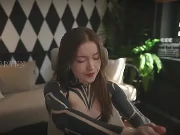 Freechat ynnenbrynn on Chaturbate