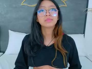 yommi_winx on Chaturbate 