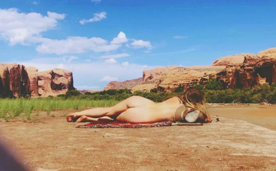 Offline AlexandraDays on Streamate