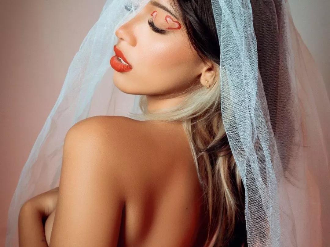 Offline AliceHarriss on Streamate