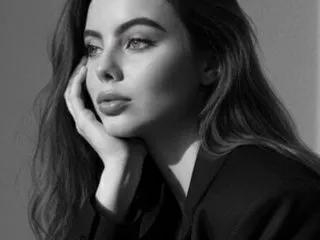 AlicePayne — Soft voice, deep eye contact, and a love for slow, teasing pleasure. I love to play with your desires... 
Let's explore fantasies: sensual teasing, dirty talk, roleplay, and more.
I'm always classy, but never shy to show you my wild side.