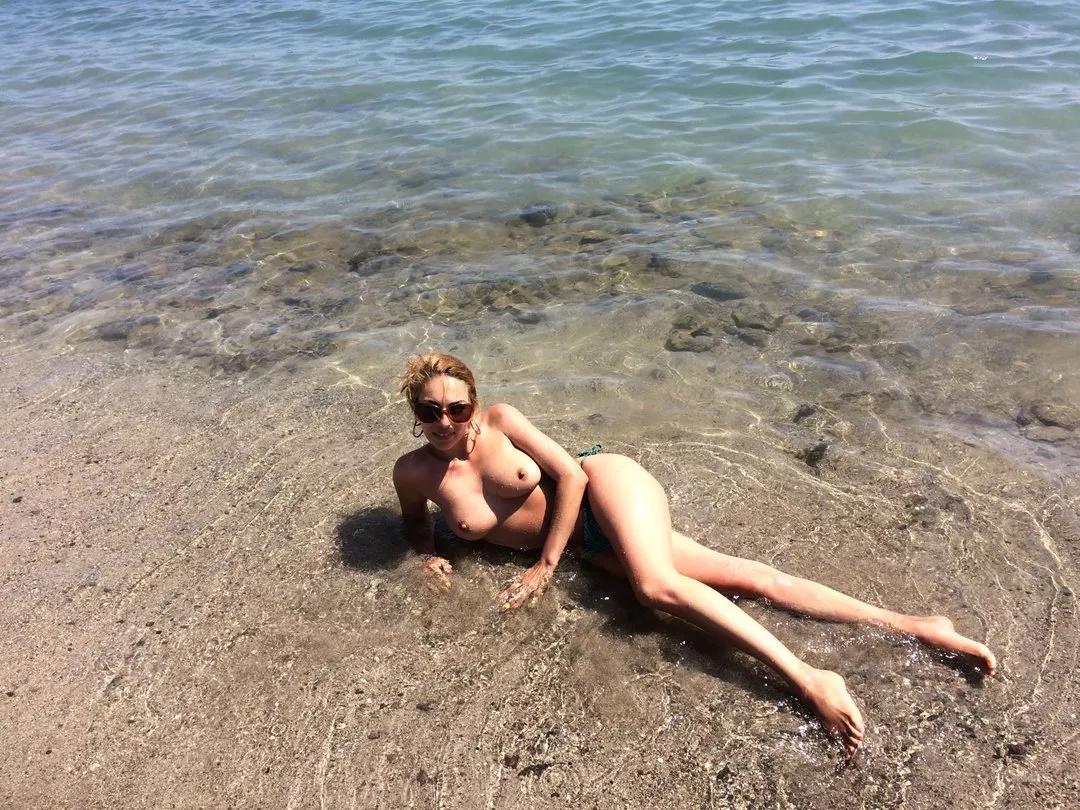 Offline blondeangel_4u2 on Streamate