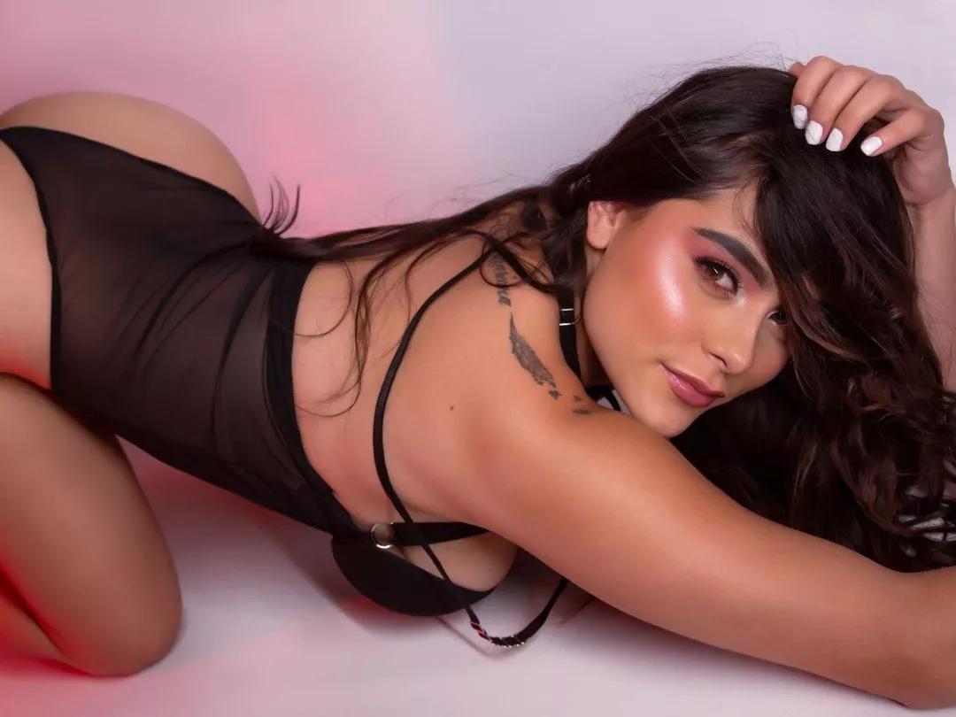 Offline CharlotteCollins on Streamate