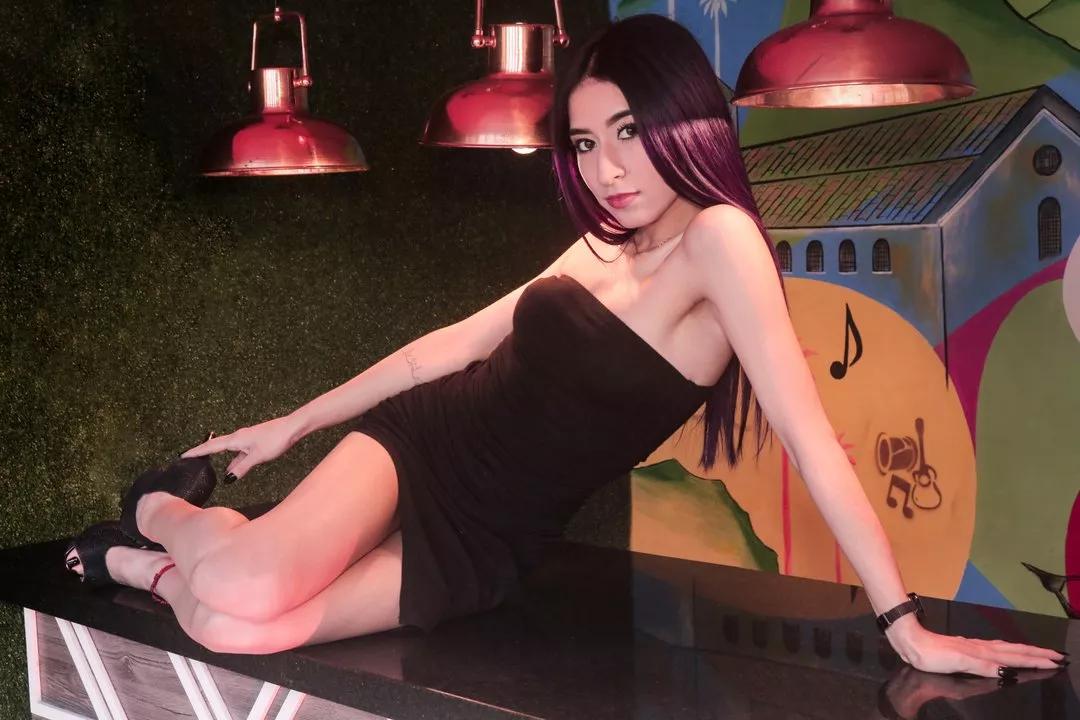 Offline JuliaJobss on Streamate