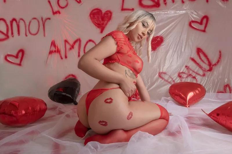 Offline MadissonRey on Streamate