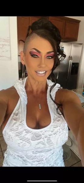 Offline QueenKarma18 on Streamate