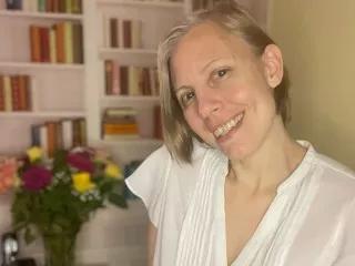 Offline RolePlayingLucy on Streamate